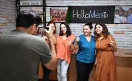 ‘Hello Mersin’le Birlikte Mersinliler Hem Eğleniyor Hem Yabancı Dil Öğreniyor
