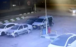 Mersin’de Otomobilden Hırsızlık Yapan Şüphelilerden Birisi Yakalandı