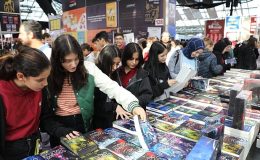 13. Antalya Kitap Fuarı'na  öğrencilerden yoğun ilgi- Güncel