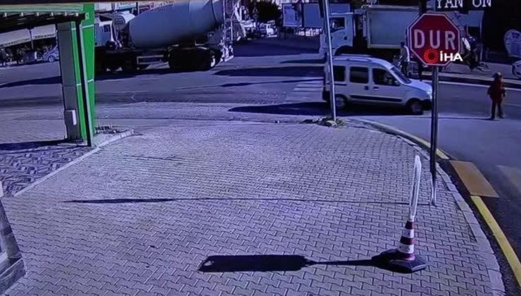 Beton mikseri motosikletliyi altına aldı… Feci kaza kamerada