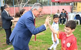 Kemer Belediyesi Futbol Okulu'nda formalar dağıtıldı- Güncel