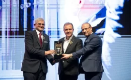Mersin Büyükşehir Belediye Başkanı Vahap Seçer’e ‘Yılın Sosyal Belediyecilik Ödülü’ takdim edildi