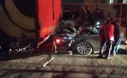 Mersin’de TIR’a arkadan çarpan otomobilin sürücüsü hayatını kaybetti