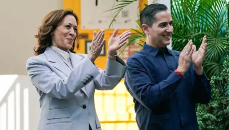 ABD Başkan Yardımcısı Kamala Harris, Porto Riko ziyaretinde tempo tuttuğu şarkının sözlerini öğrenince alkışlamayı kesti