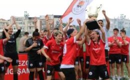 Bornova Hitabspor, Turkcell Kadın Futbol Süper Ligi’ne yükseldi