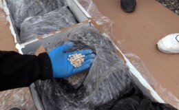 Mersin’de Mobilya Eşyaları Arasında 94 Kilo Uyuşturucu Hap Ele Geçirildi