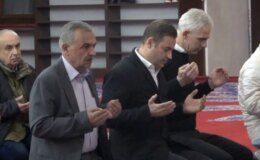 CHP’nin 74 yıl sonra kazandığı Balıkesir’de belediye başkanı güne şükür namazıyla başladı