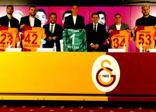 Galatasaray’da imzalar atıldı! Özbek’ten Ali Koç’a gönderme