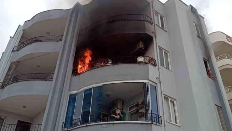 Mersin’de 3 Katlı Binada Yangın: 1 Kişi Yaralandı