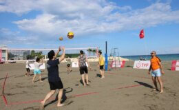 Mersin’de Gençlik Haftası Plaj Voleybolu Turnuvası Başladı