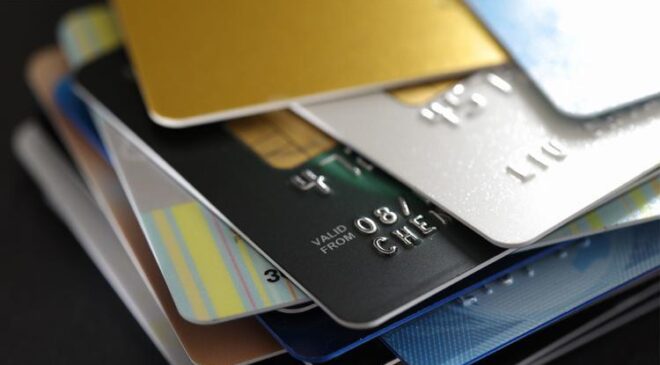 Krediler artarken kredi kartı harcamaları geriledi